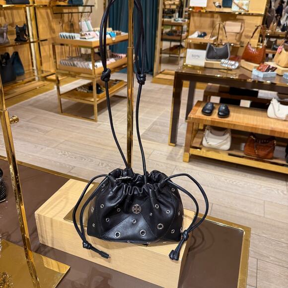 Tory Burch Willa E/W Drawstring Bag 175932 Black $550 - Picture 9 of 9